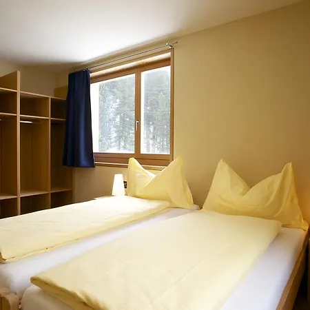 Al Vadret Swisslodge ポントレジナ