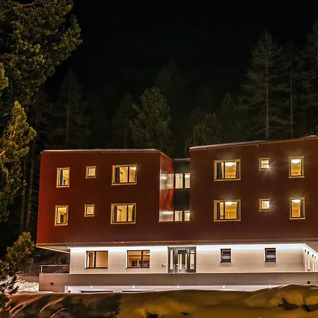 Alojamento de Turismo Selvagem Al Vadret Swisslodge Pontresina
